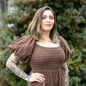 Mia Carlson, Compass agent