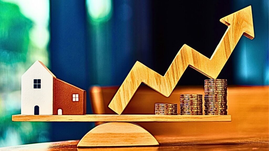 An image of a scale and a chart arrow going up to represent a scalable real estate brokerage system.