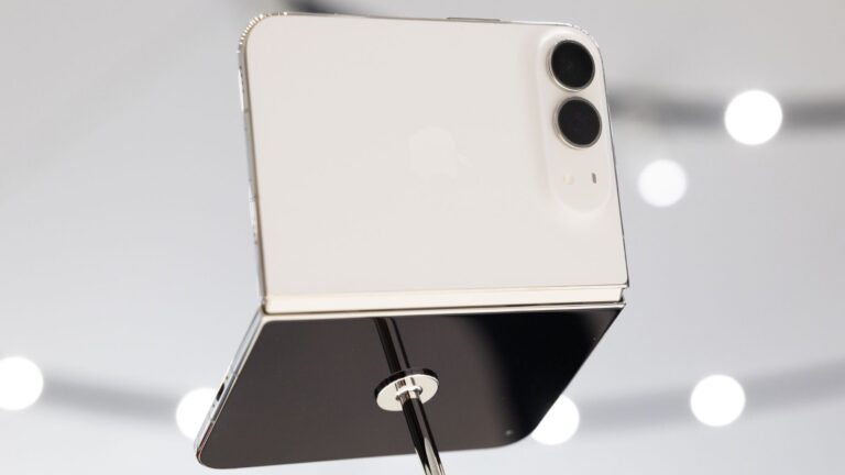Apple's new iPhone brings listing photos, client calls to 1 screen